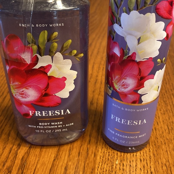 NWT Bath & Body Works Freesia Set - Picture 14 of 14